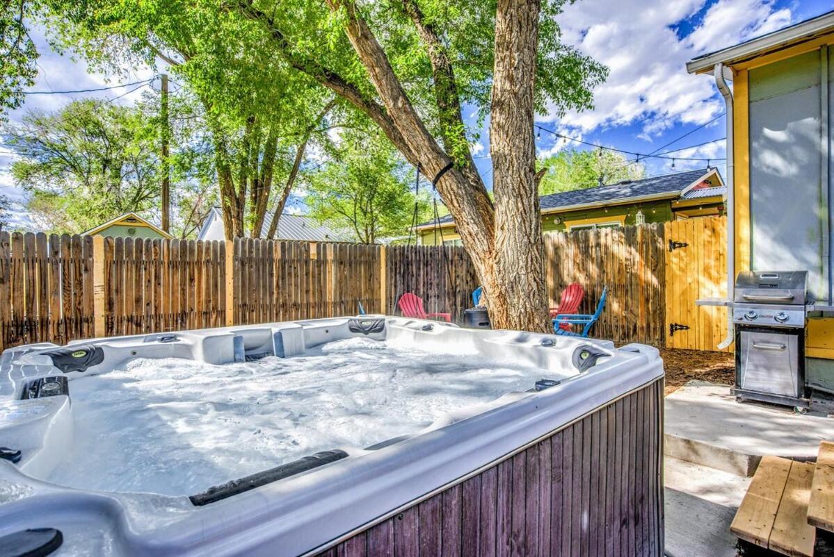 Вилла The Vibrant Victorian Hot Tub & Fire Pit In Occ Колорадо-Спрингс Экстерьер фото